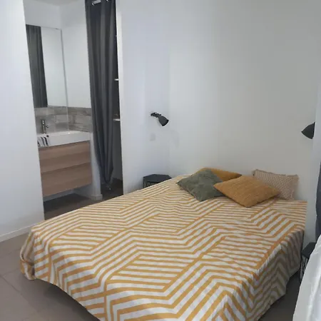Large Near Medieval Apartment