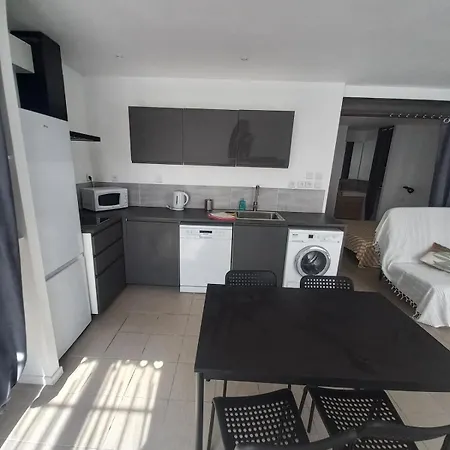 Large Near Medieval Apartment